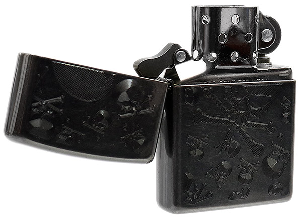 Lighters Zippo Skull & Crossbones Gray Dusk Iced