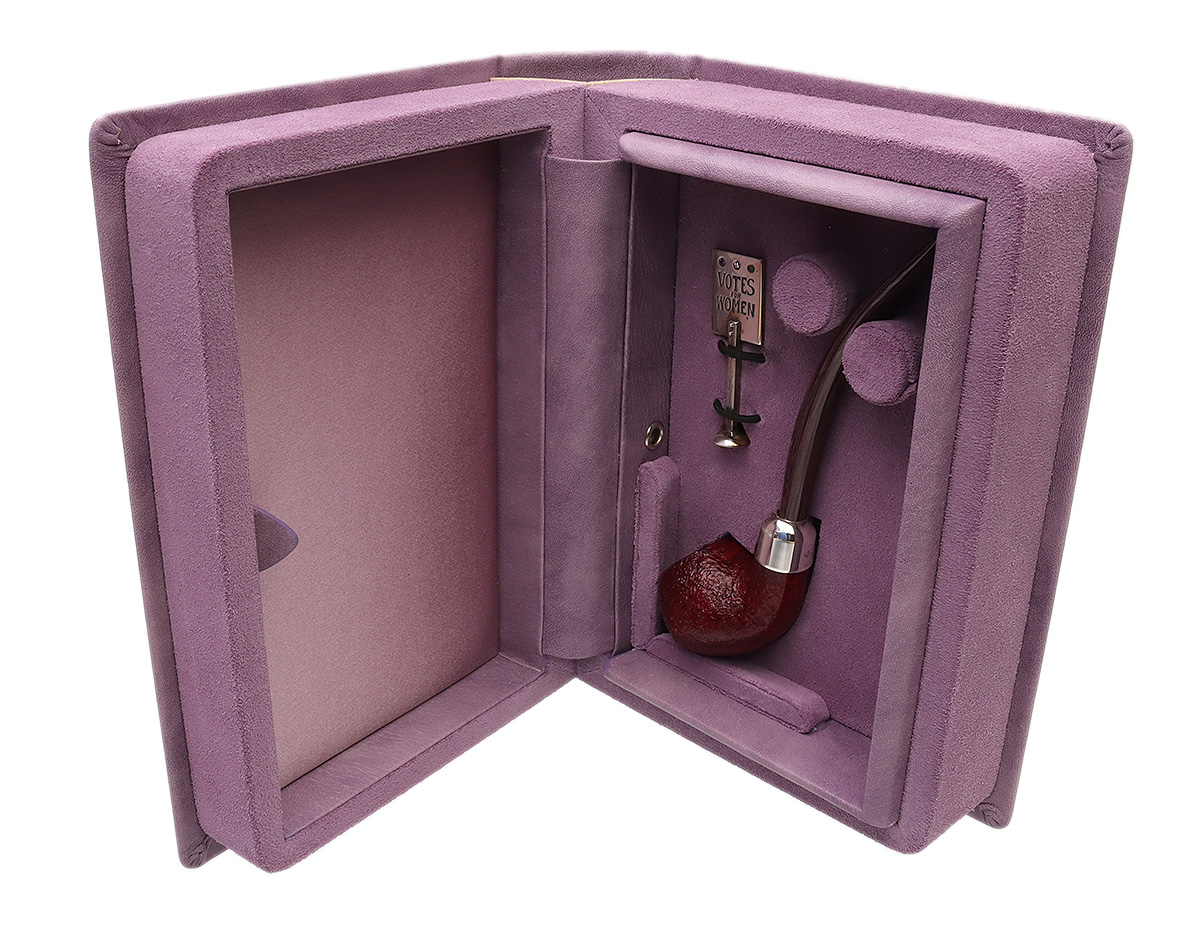 Dunhill The Suffragette Movement Ruby Bark (2313) (14/18) (2023)