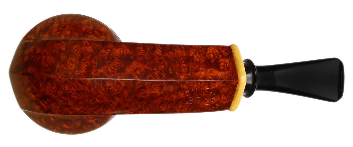 Kurt Balleby Smooth Bulldog with Boxwood (2022)