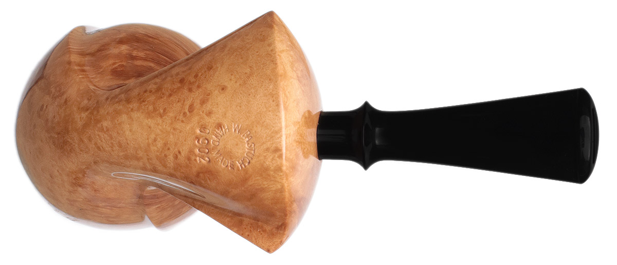 Wojtek Pastuch Smooth Bent Egg (0902)