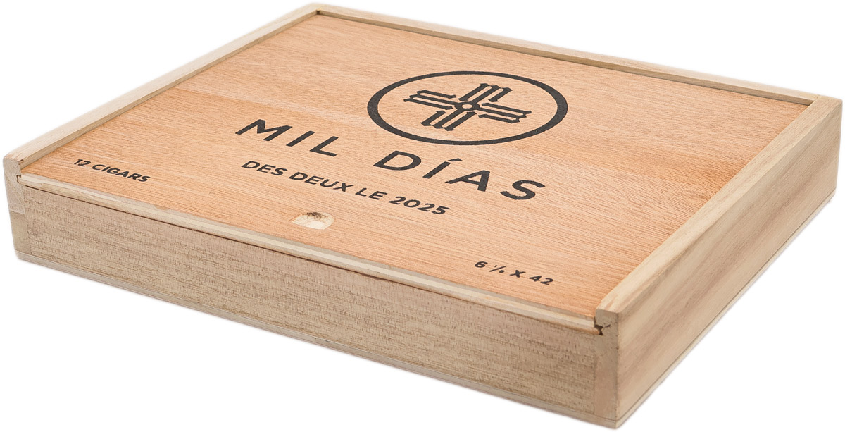 Crowned Heads Mil Dias Des Deux LE 2025 (12 Cigars)
