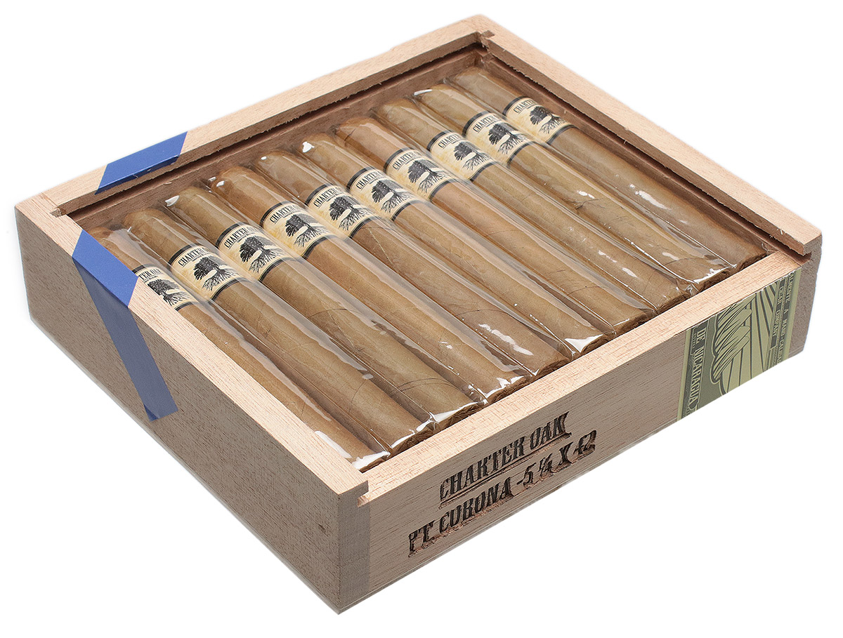 Foundation Cigar Company Charter Oak Connecticut Petite Corona